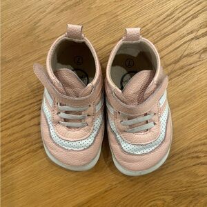 Minimalist toddler sneakers